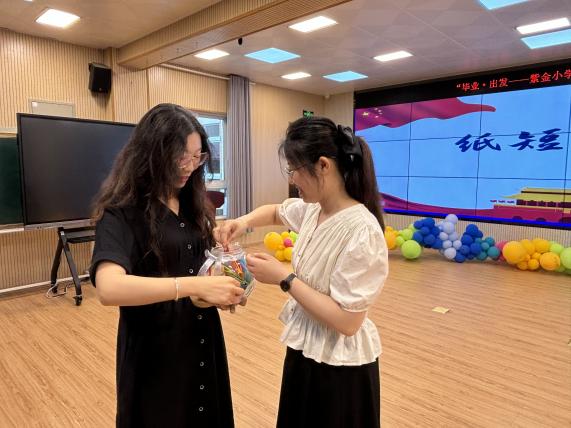 2024.06.26共忆来时路，永踏新征程——记紫金小学2018级六年级毕业典礼_html_7a912c50.jpg