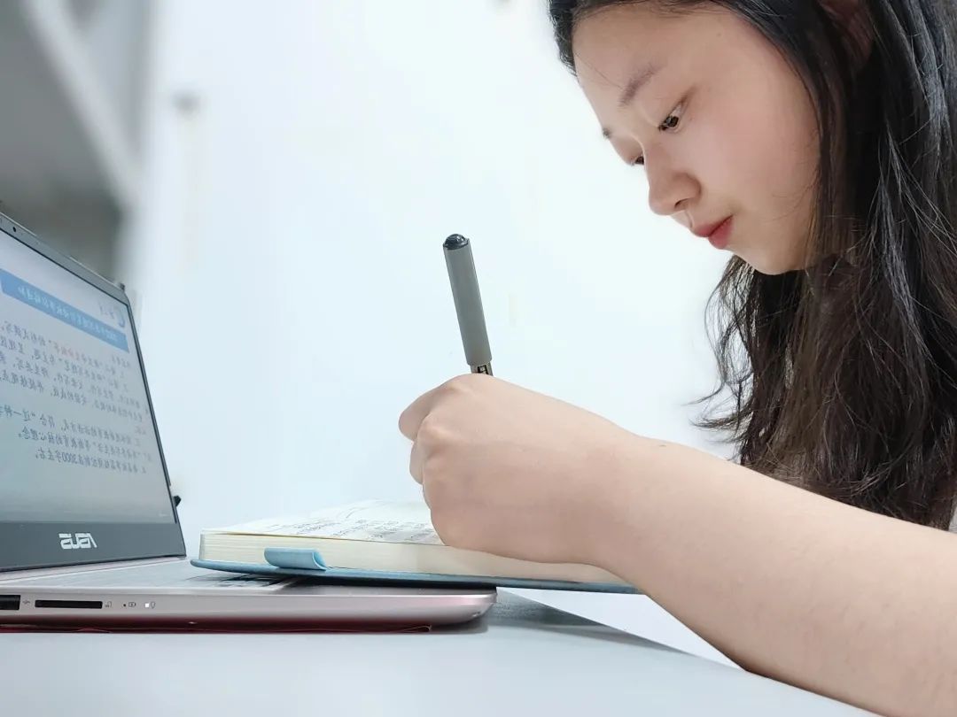 云端_html_6eb22035.jpg