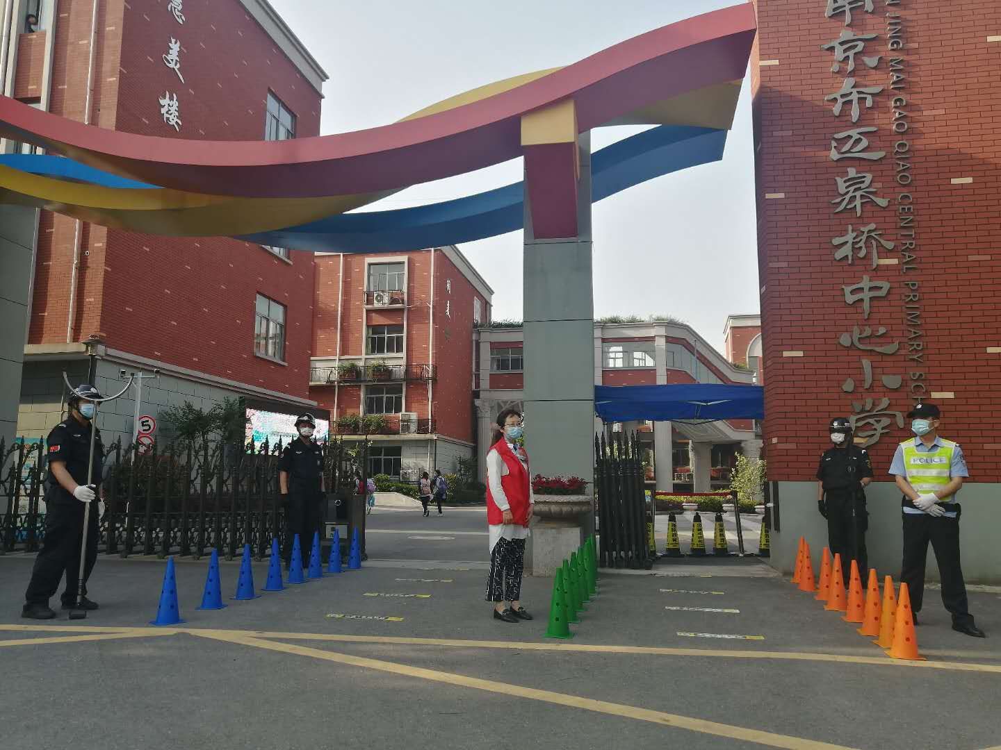 中低年级复课演练新闻稿 _html_m1c21b211.jpg