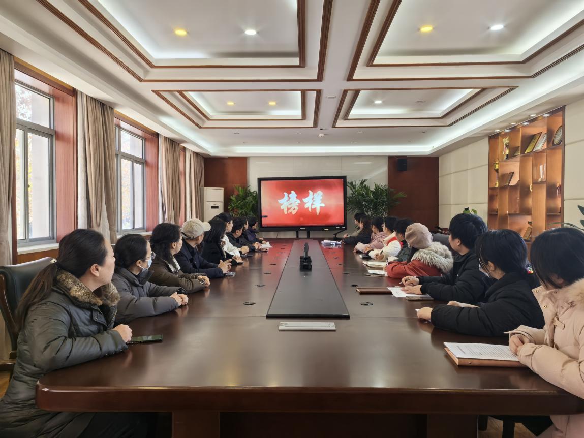 汲取榜样力量   砥砺前行之路01.17_html_469b3360.jpg