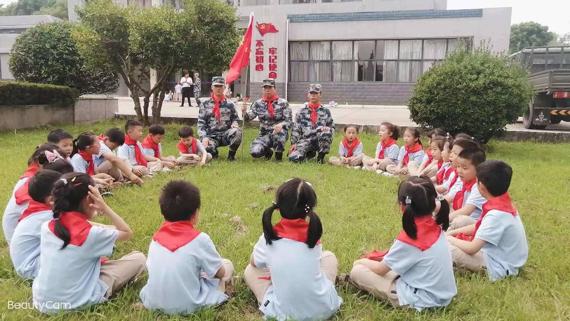 2021年一年级入队报道(1)(1)(1)_html_m74ef1004.jpg