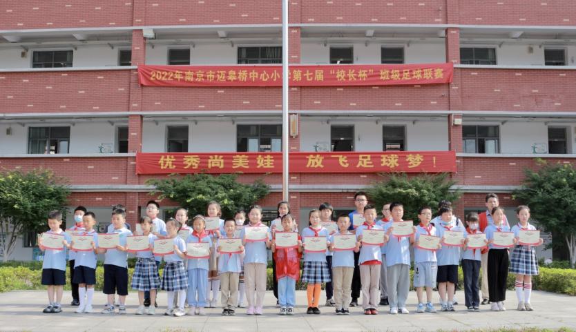 17 保护环境升旗推文三2班_html_m7148fd8d.jpg