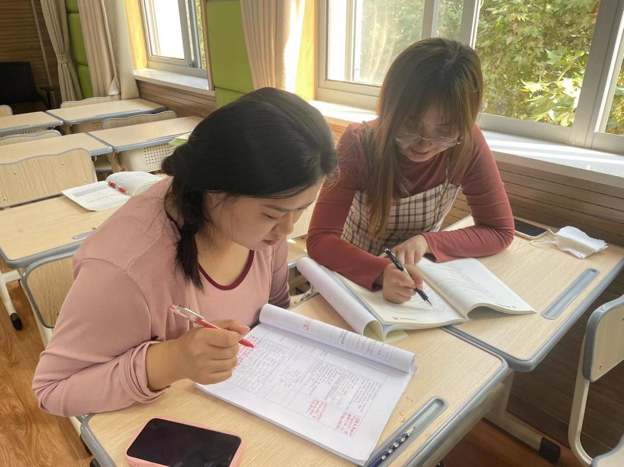 10.26【尚美迈小·学科研究】凝聚智慧 共研共学_html_m7f9bfacf.jpg