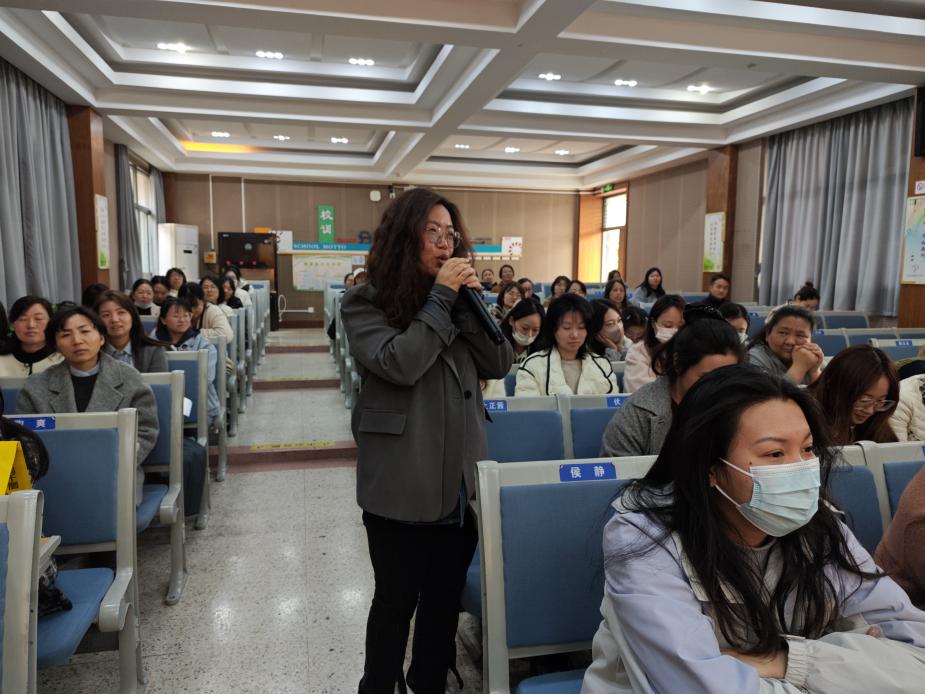 【尚美迈小·师德师风】11月27日师德师风学习会深入交流,共筑浪漫职业旅程_html_64237eab.jpg