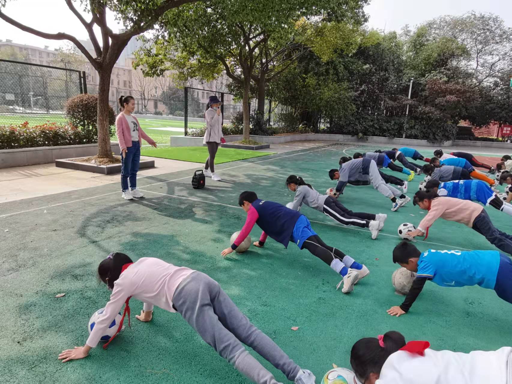 2021.11.3备战区运动会_html_5e58976c.jpg