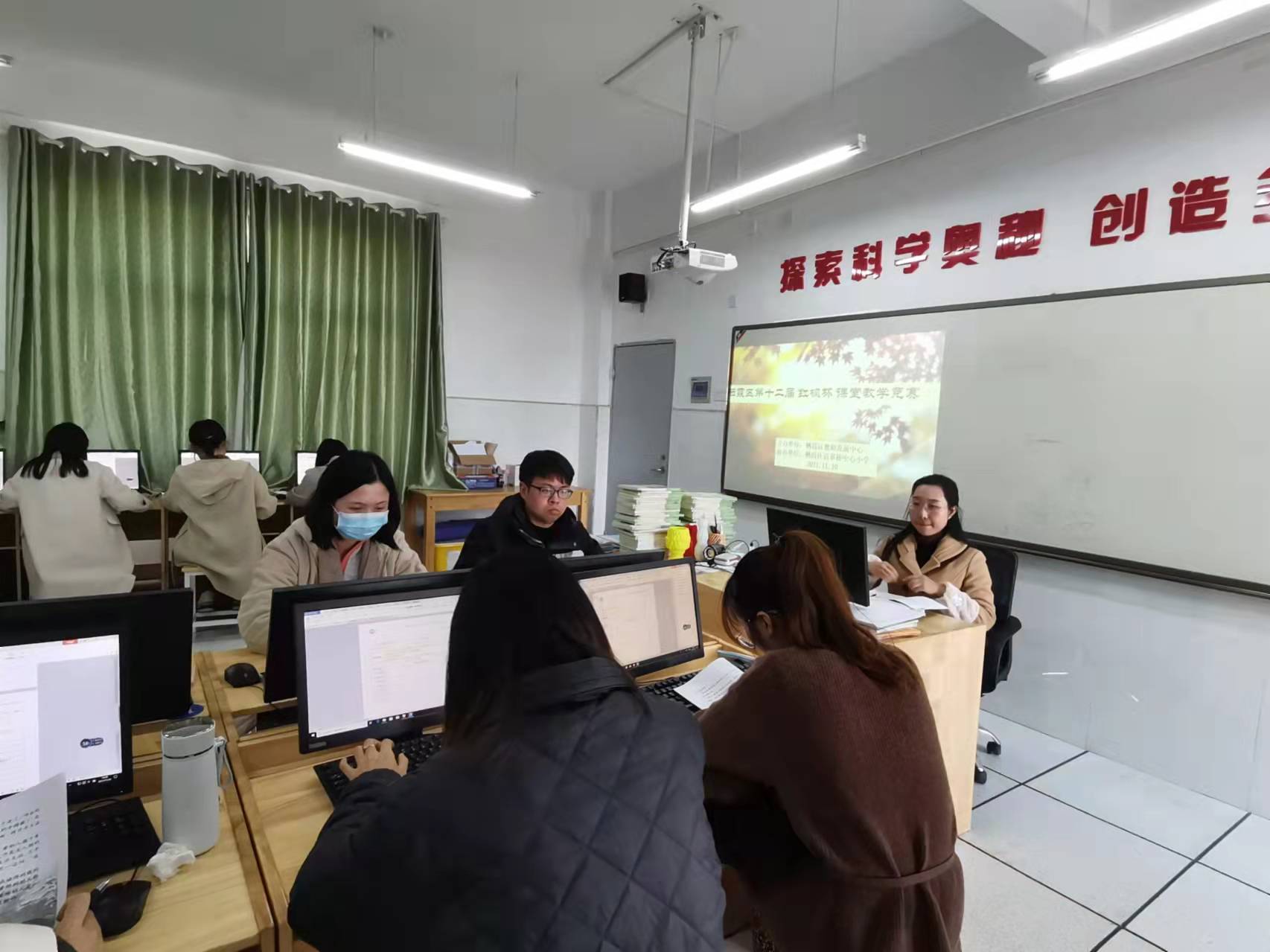 【尚美迈小】红枫映栖霞，青春炫讲台_html_m22c99782.jpg
