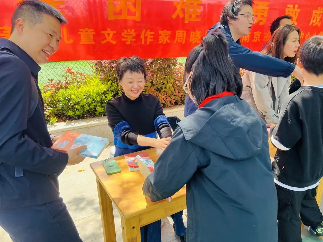 4.10【尚美迈小 教学】读书节作家进校园_html_m38f4b389.jpg
