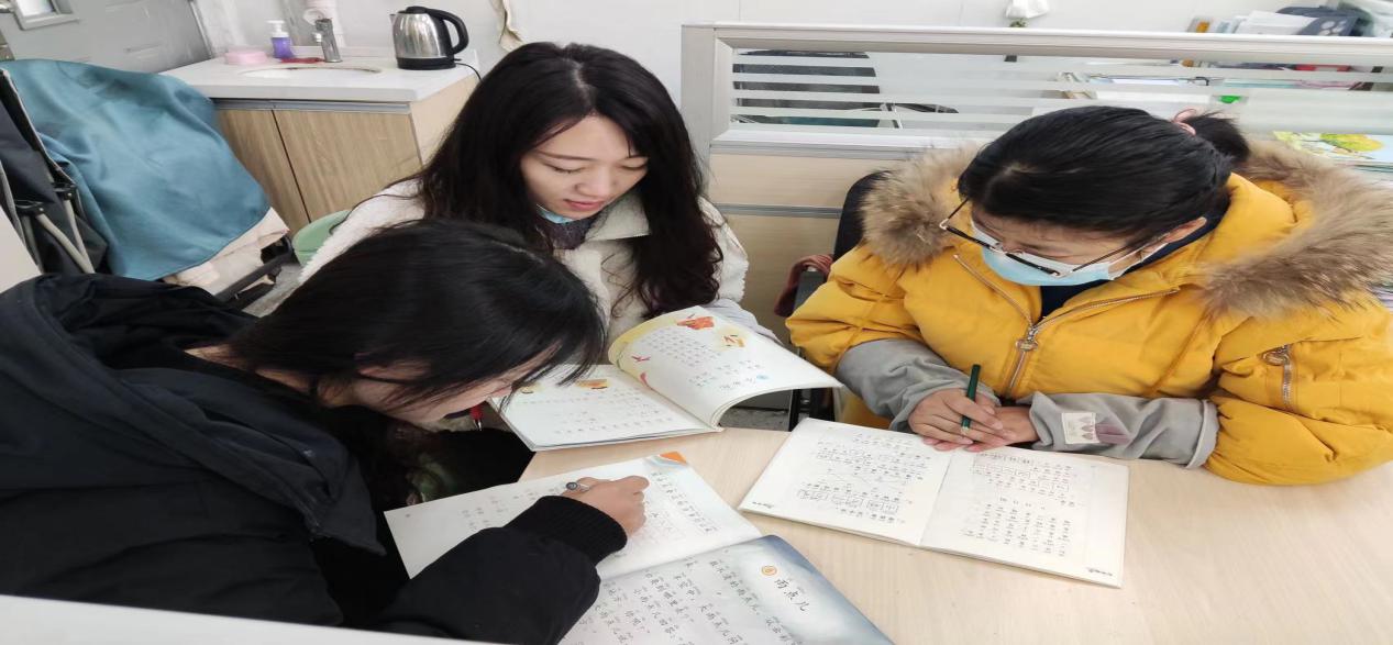 迈小一年级语文组教研活动_html_534c784a.jpg