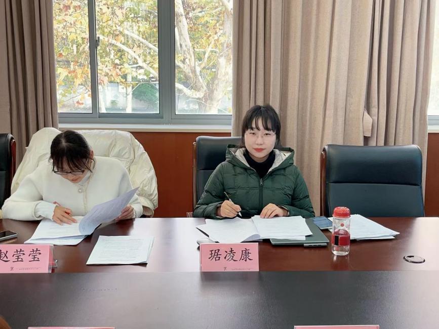【尚美迈小·教科研】研峰登翠处 墨香染锦途 ——记栖霞区教育科学“十三五”“十四五”规划课题校级结题论证会(1)_html_78bb48dc.jpg