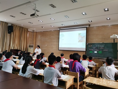 季颖佳执教《牛和鹅》.jpg