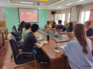 【摄小党建】主题党日活动——关注两会，筑梦奋进共韶华
