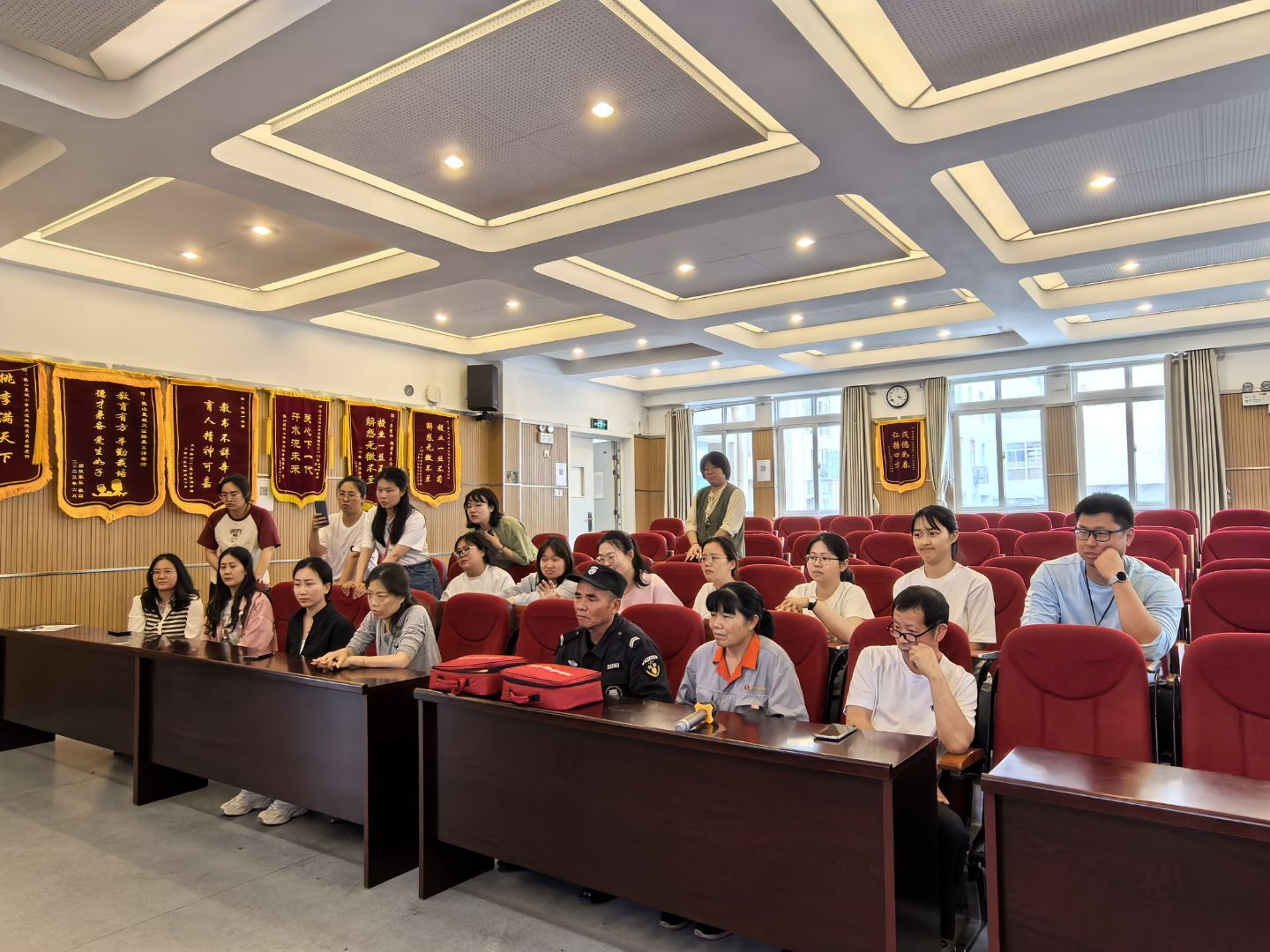 【星光摄小】守护生命 刻不容缓  —— 摄山星城小学天佐路分校开展儿童急救技能专项培训