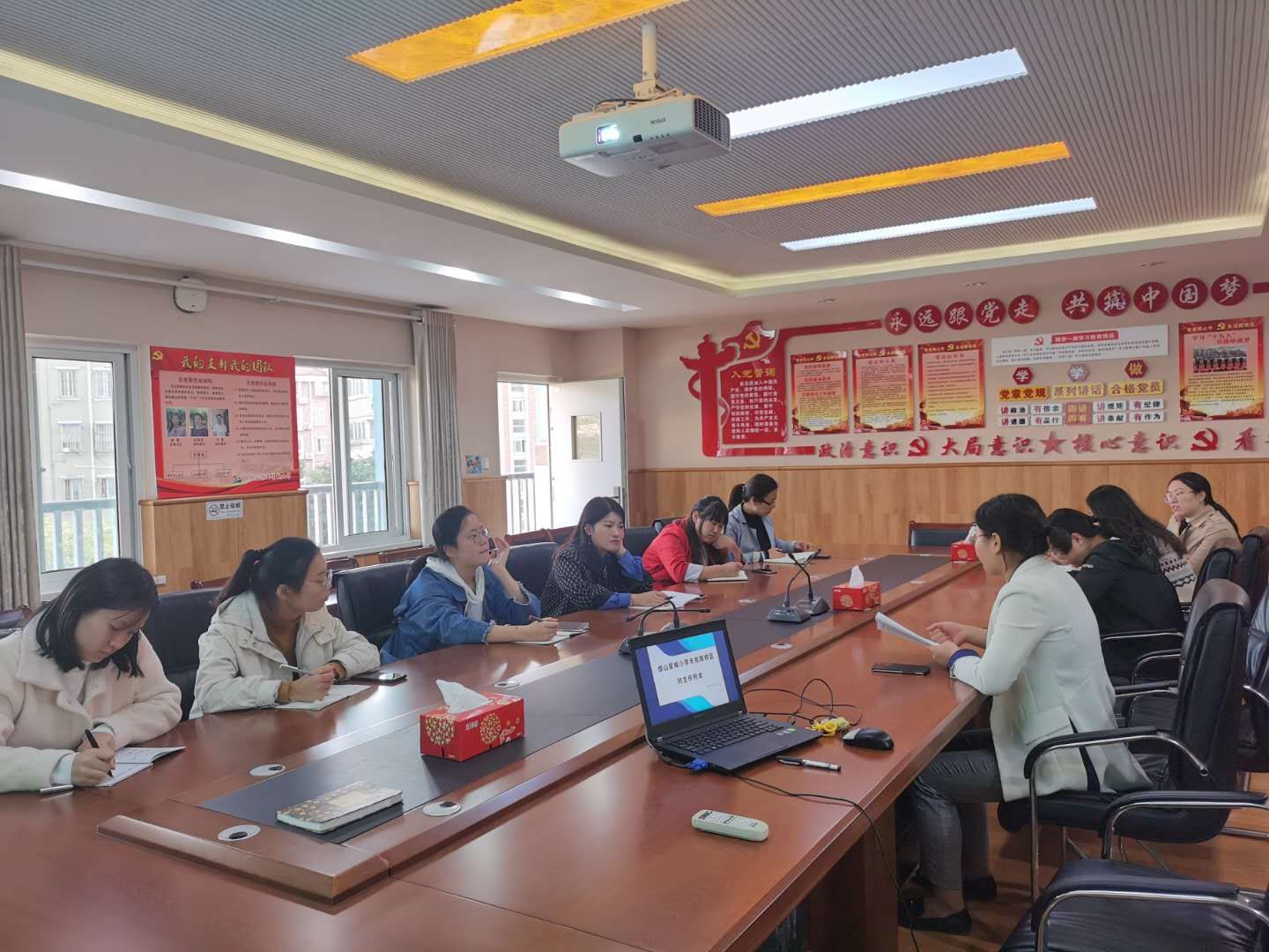 【星光摄小】“厉行节约，文明同行”摄山星城小学天佐路校区10月班主任例会