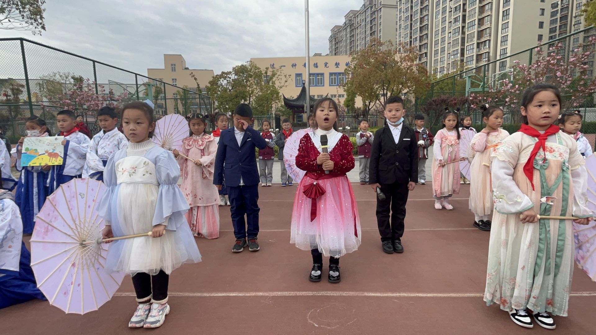 一4中队表演1.jpg
