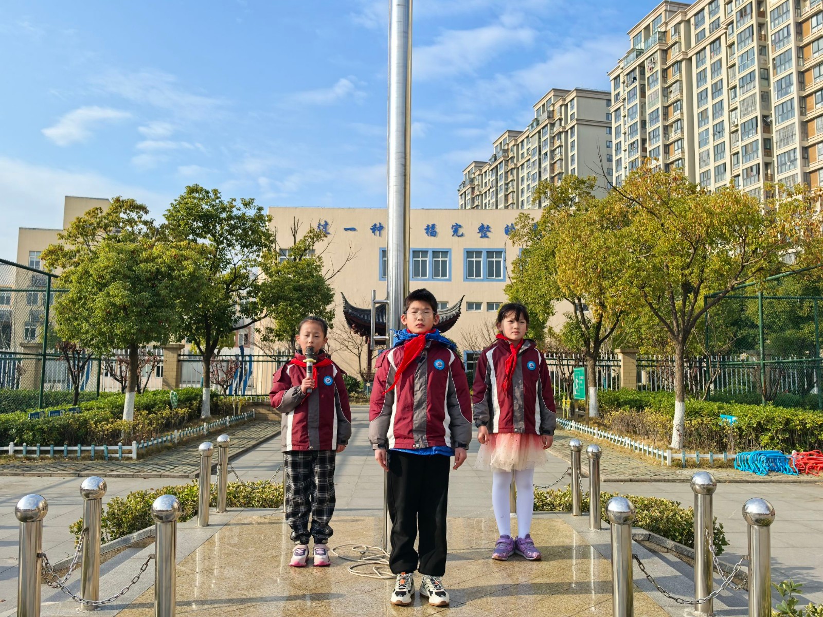 升旗手介绍.jpg