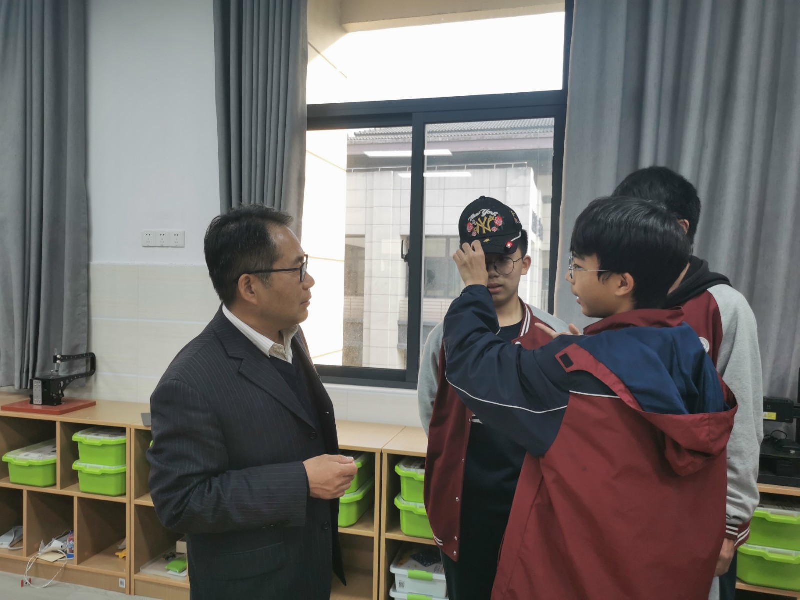 【毅行栖中】奇思妙想护平安 创客大赛展风采