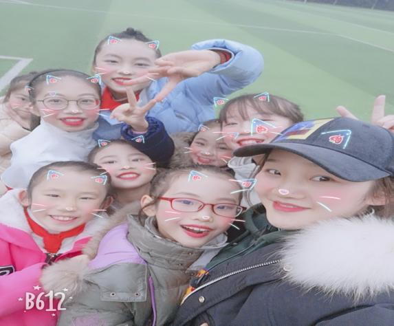 党员 梁美华_html_6ab69d1a.jpg