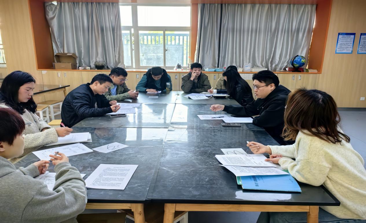 学思课堂】开拓教研新篇章之沙龙(1)(1)(2)_html_m6f32a567.jpg