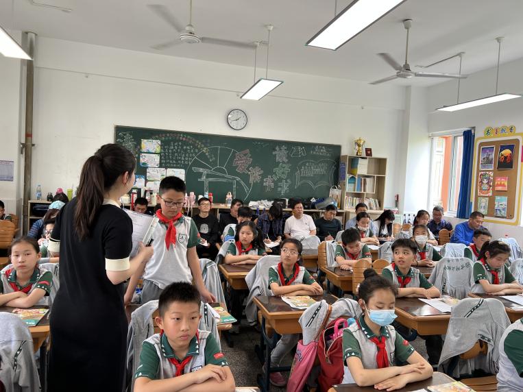 我们当地的风俗——四年级德法教研活动_html_m27569bd0.jpg