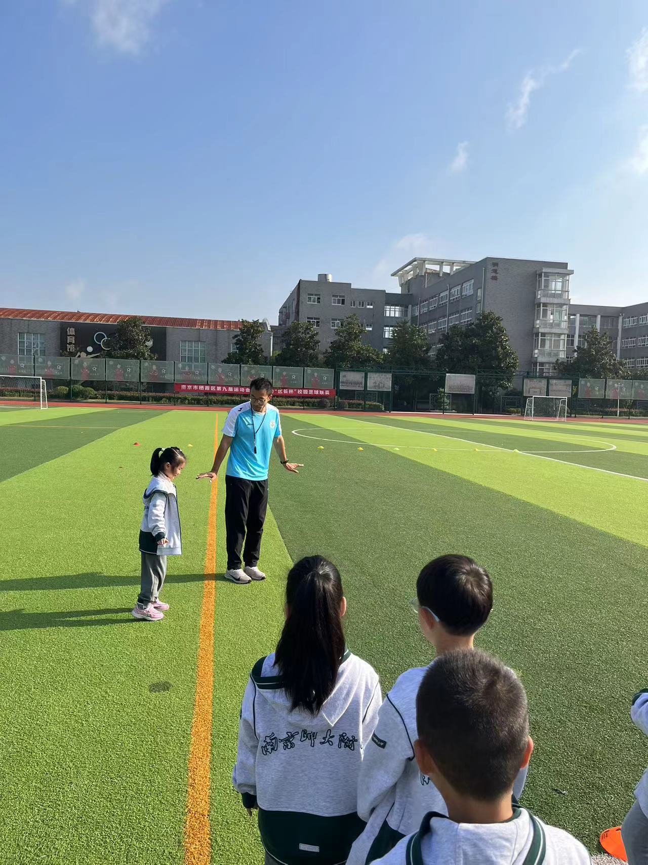 图文趣味田径：跑与游戏——各种姿势跑(2)_html_1954318.jpg