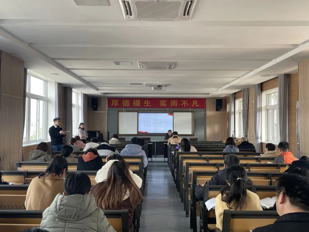 【大美摄园】凝心聚力，共谋发展——摄山中学成功召开七届二次教职工大会_html_m3341ff2a.jpg