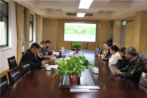 教师座谈会.jpg