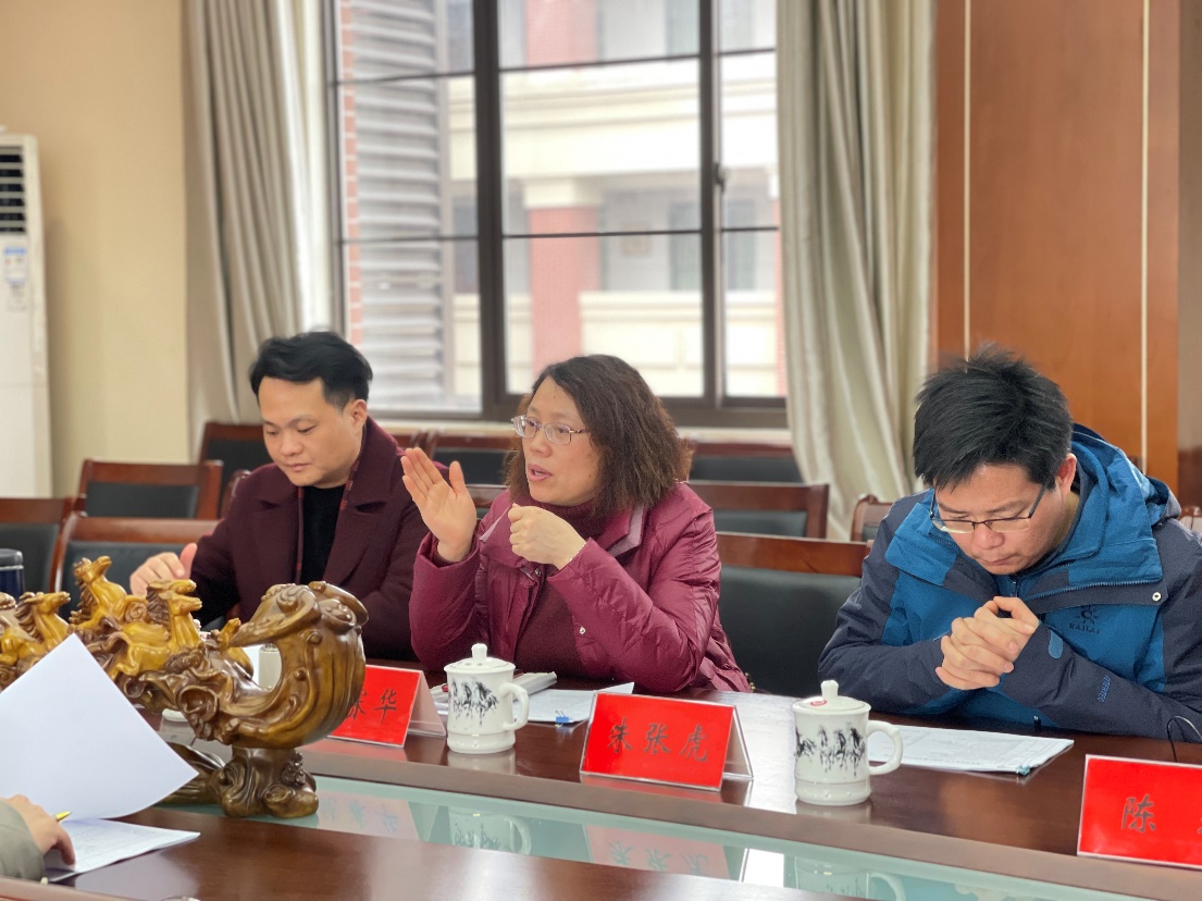 科研视导明方向    专家引领促发展（视导新闻报道）_html_2a807e16.jpg