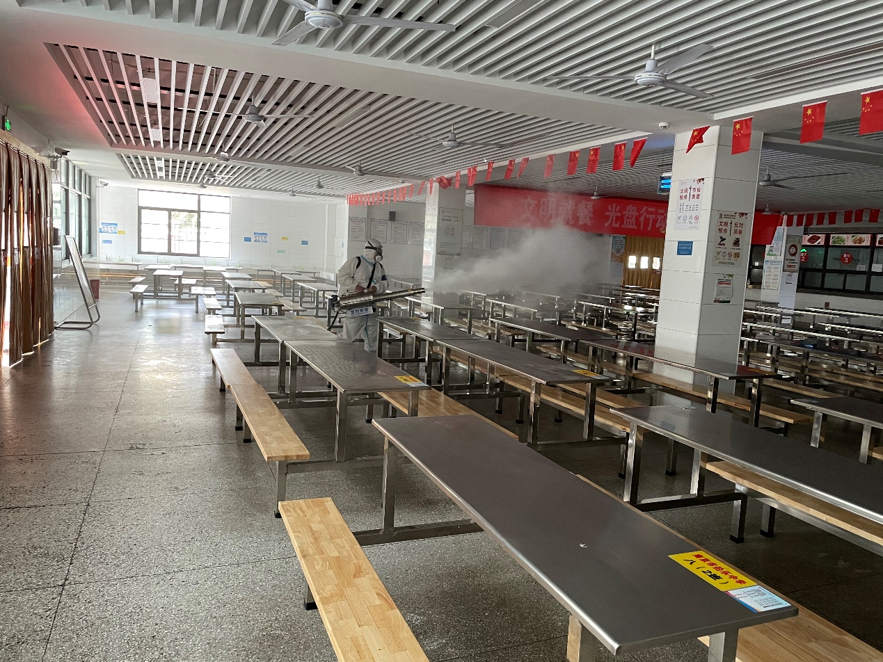 20220327【安全伯乐】南京市伯乐中学开展校园消杀工作_html_m20416457.jpg