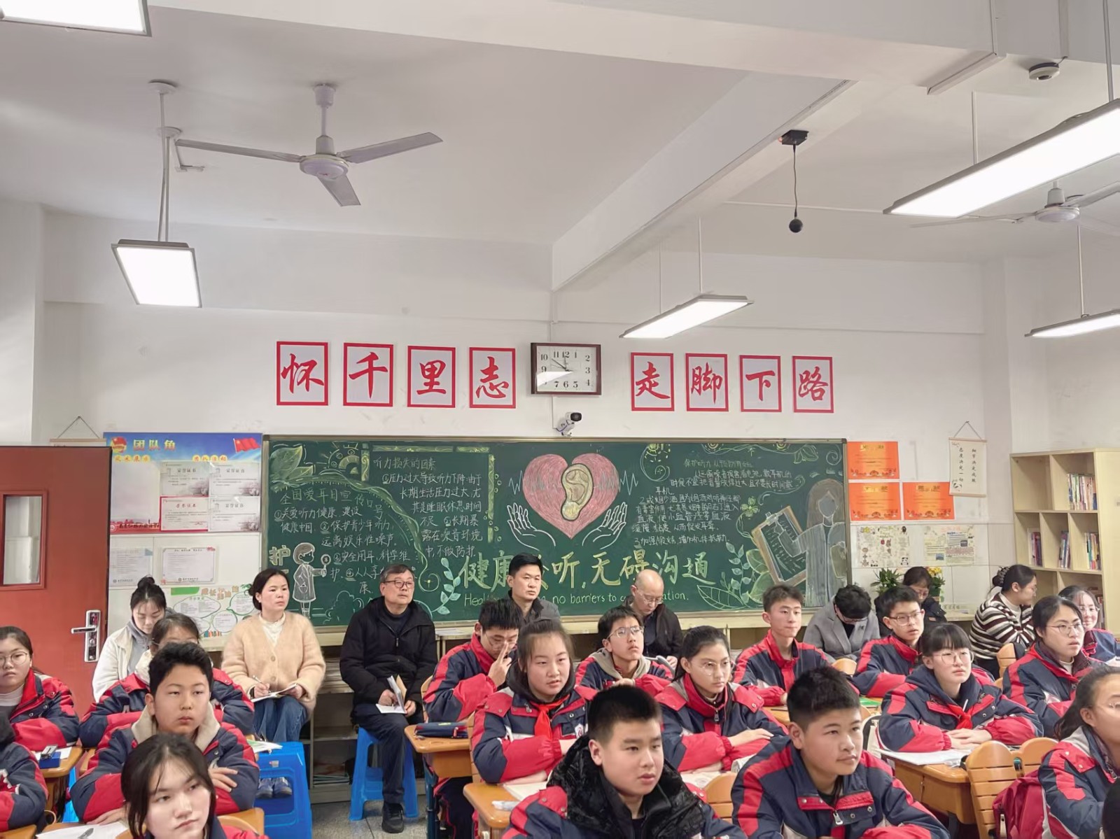 燕区物理学科李老师前来听课和交流指导.jpg
