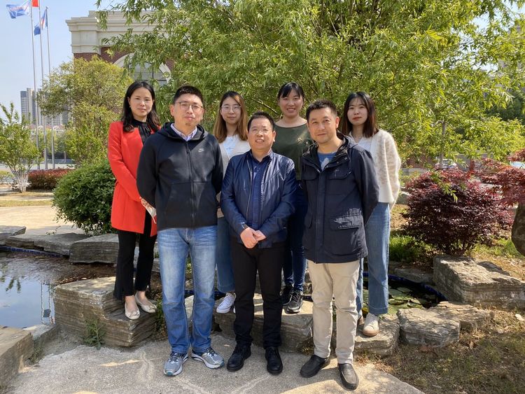敬业乐群团结进取的数学组_html_3b5f670c.jpg