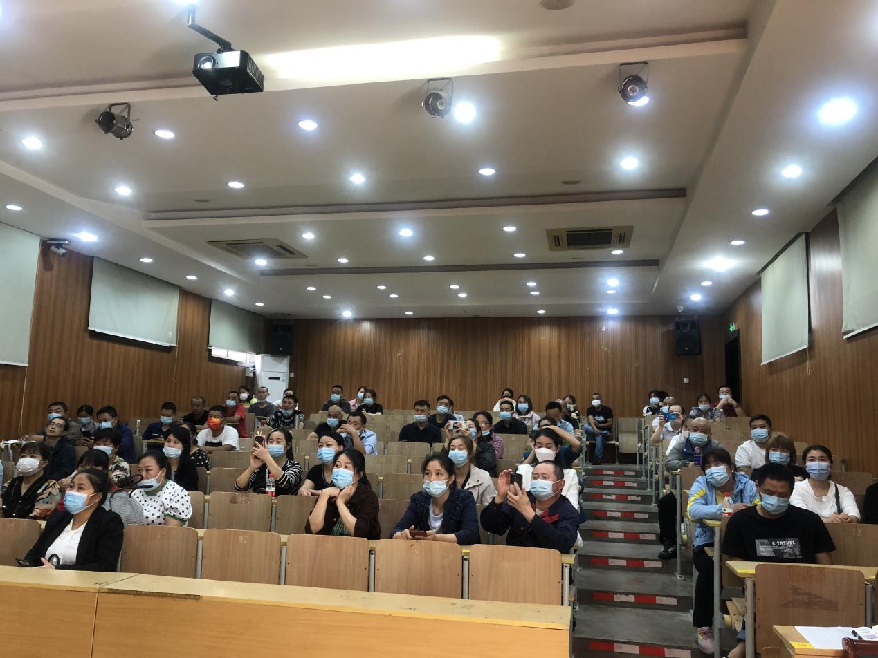 9.23家长会通讯稿_html_2031609.jpg