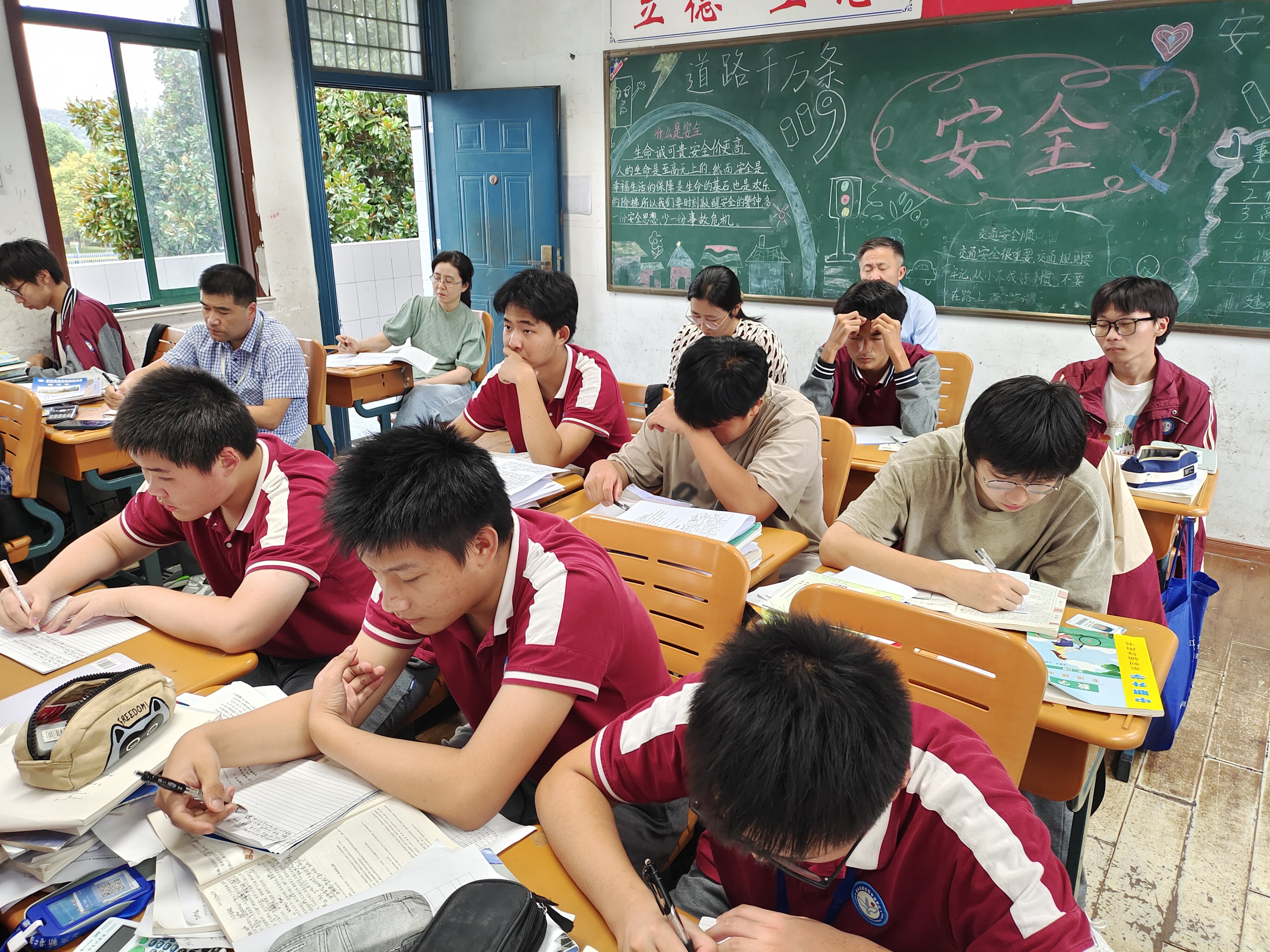新港中专校开展新教师推门听课教学督导活动20220928_html_4685cf32.jpg
