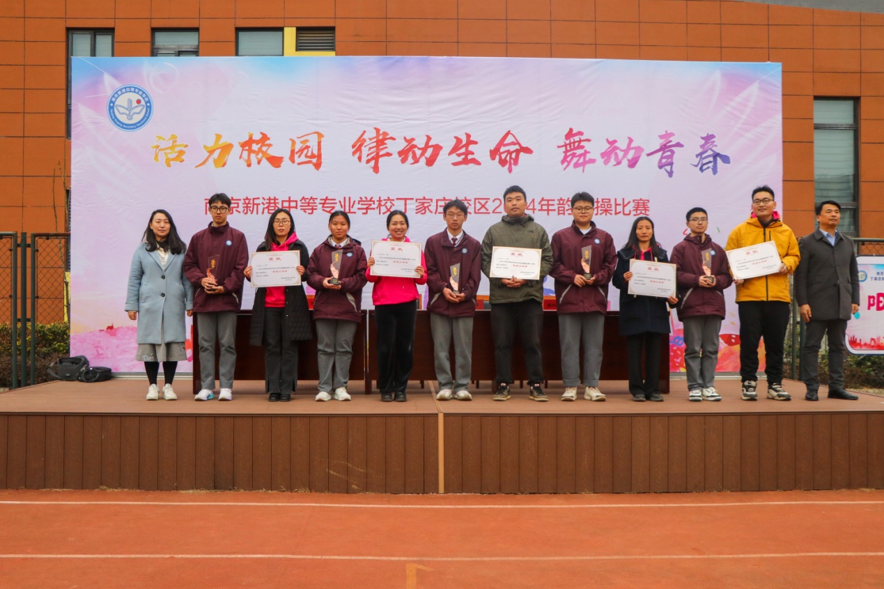 南京新港中等专业学校丁家庄校区韵律操比赛0318_html_4a71bce8.jpg