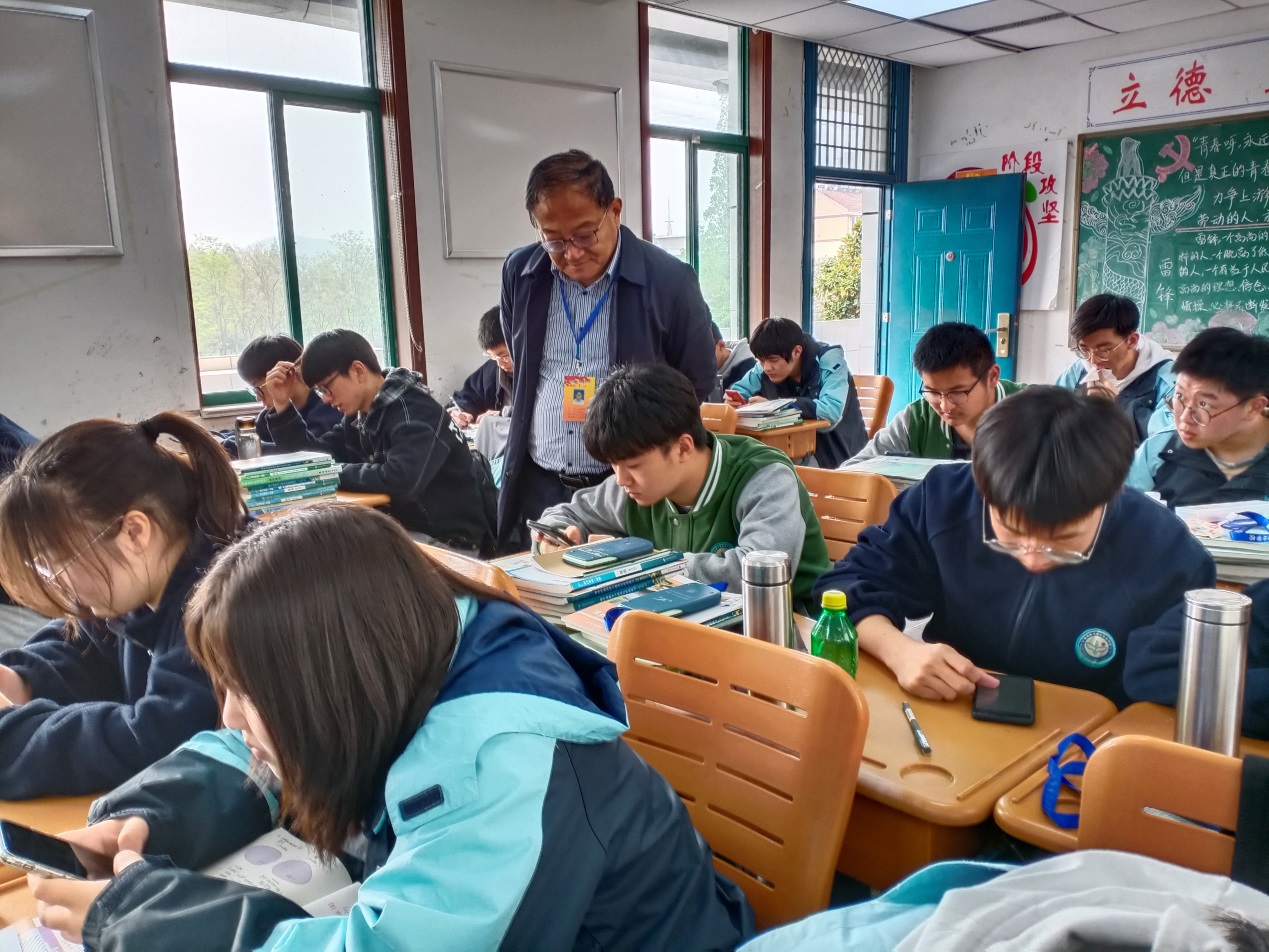 0  4月份责任督学工作纪实_html_me97fdd2.jpg