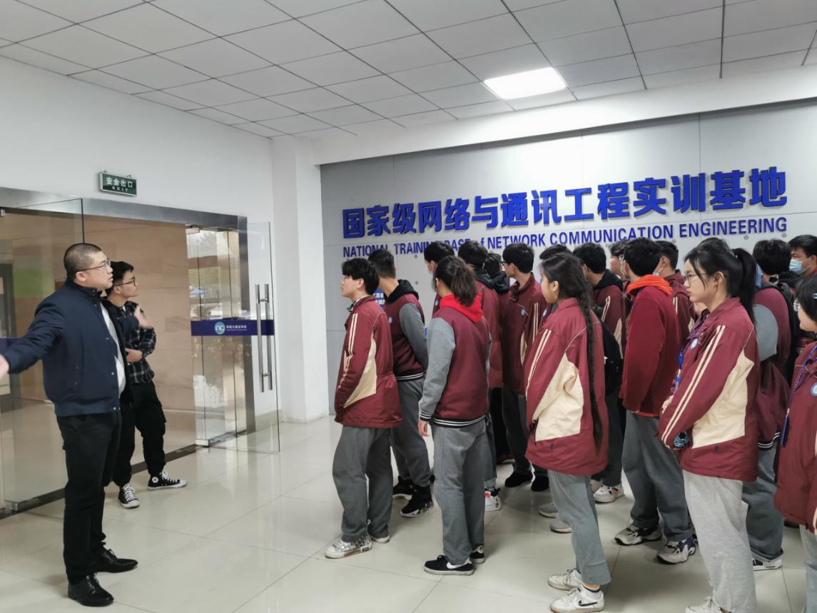提前接受专业教育  更加坚定学习目标_html_314f26e2.jpg