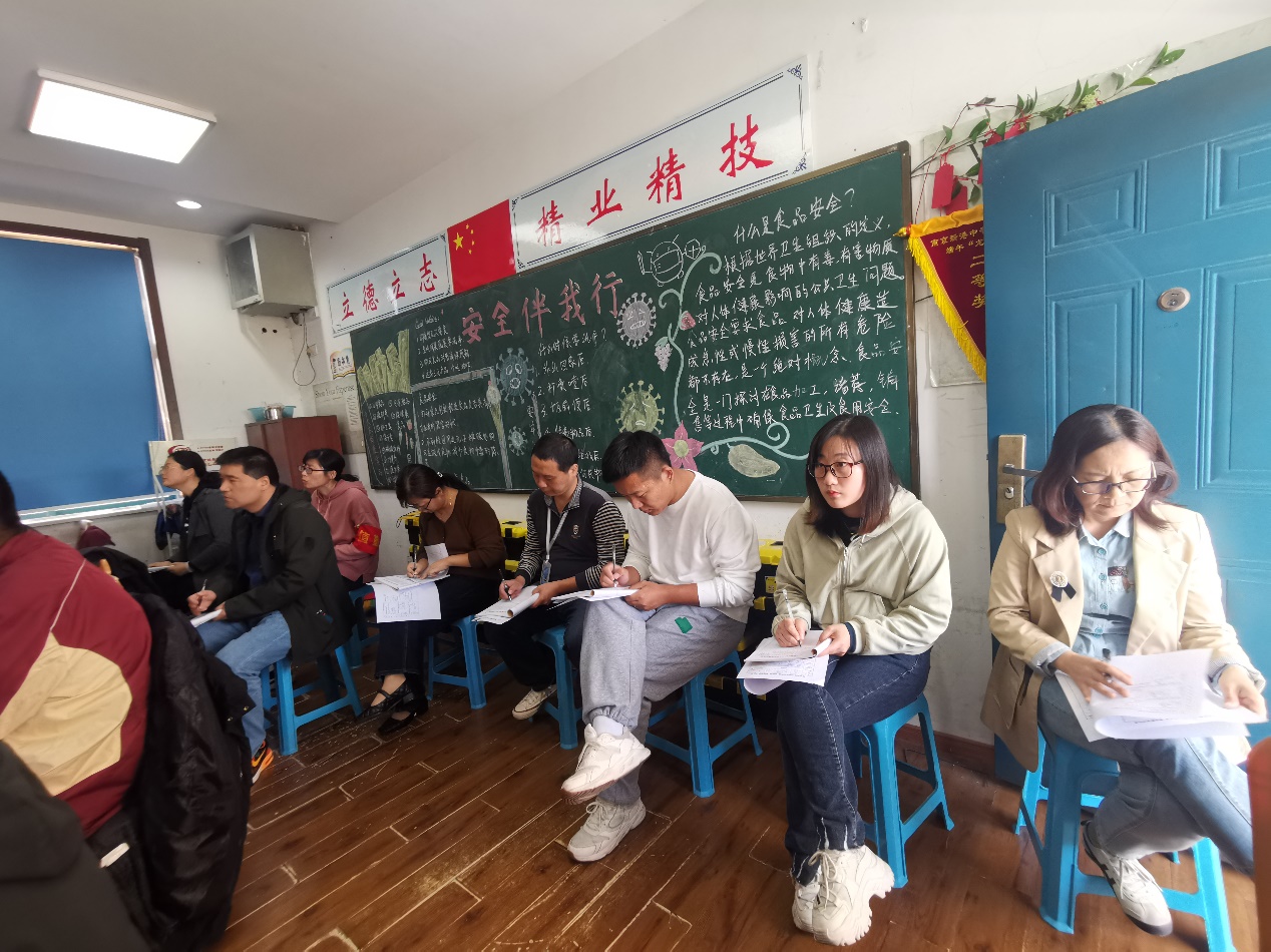 课堂展风采 教研促成长（万宝国老师区级公开课）(1)_html_1069da24.jpg