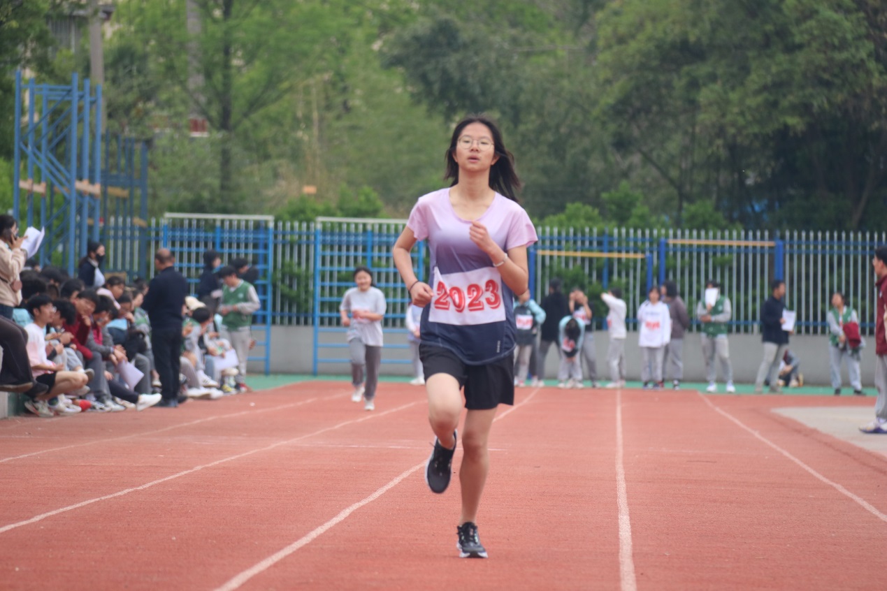 5月13日  新港中专 四十七届春季运动会_html_4d13c3cf.jpg