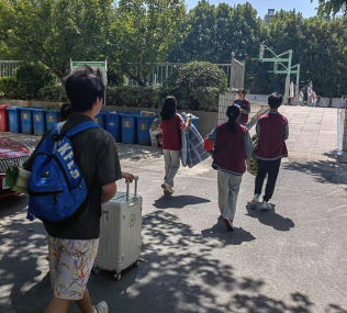 满怀憧憬 爱且期待_html_478a12cf.png