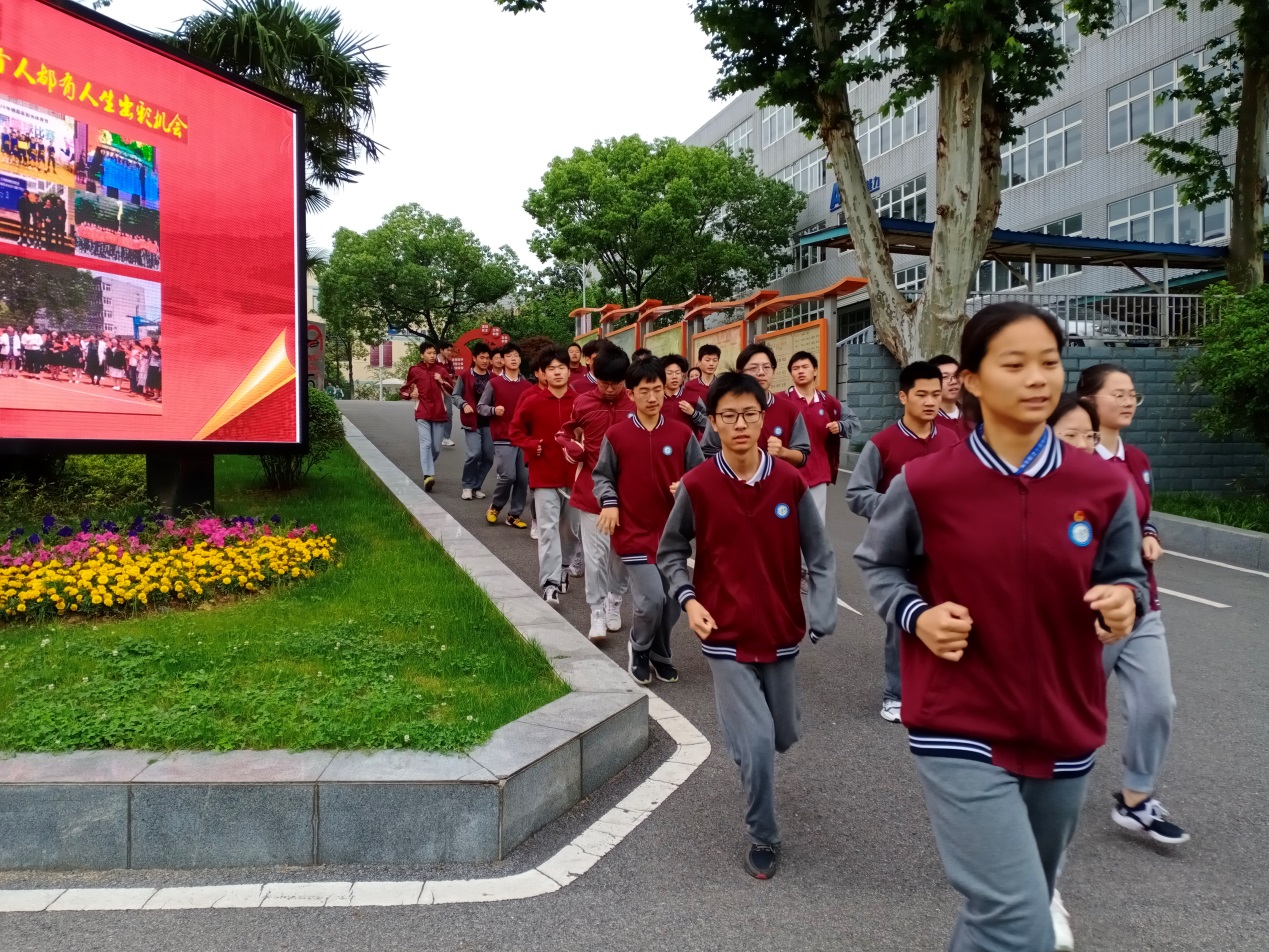 0  5月份督导报导_html_m1dabf590.jpg
