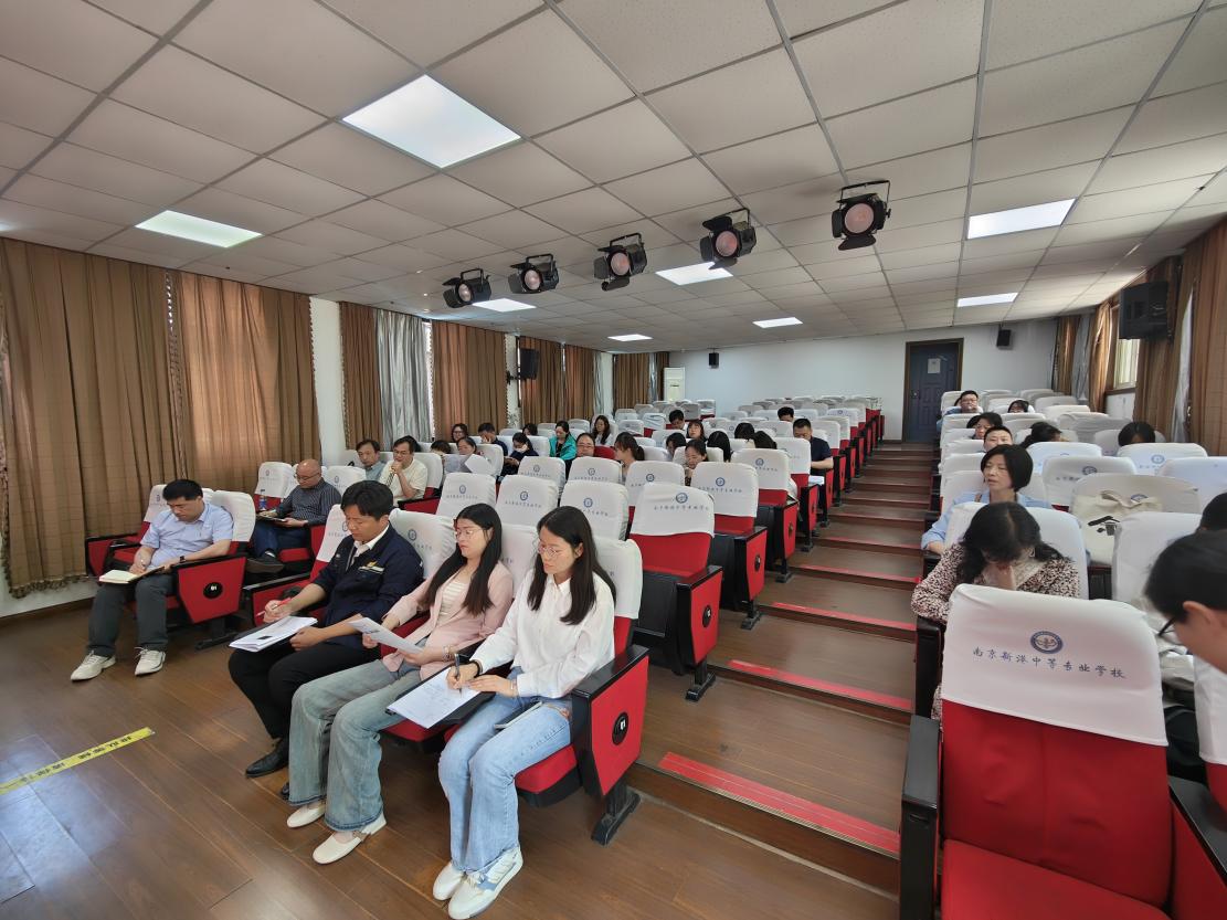 以研兴教，共筑教育新篇章——南京新港中专电子教研组市级教研活动_html_m7f8d95de.jpg