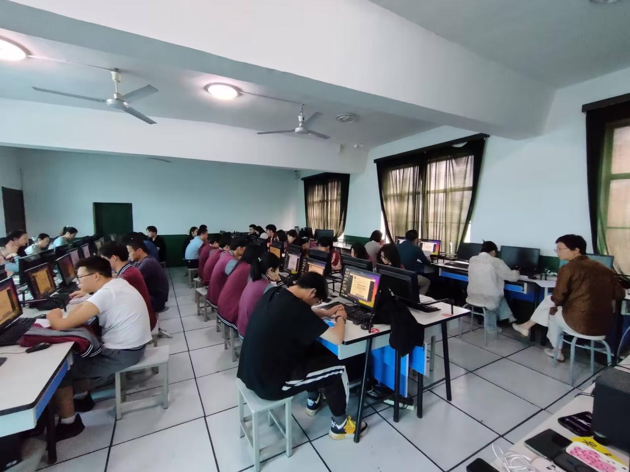 计算机区公开课新闻稿_html_61e15230.jpg