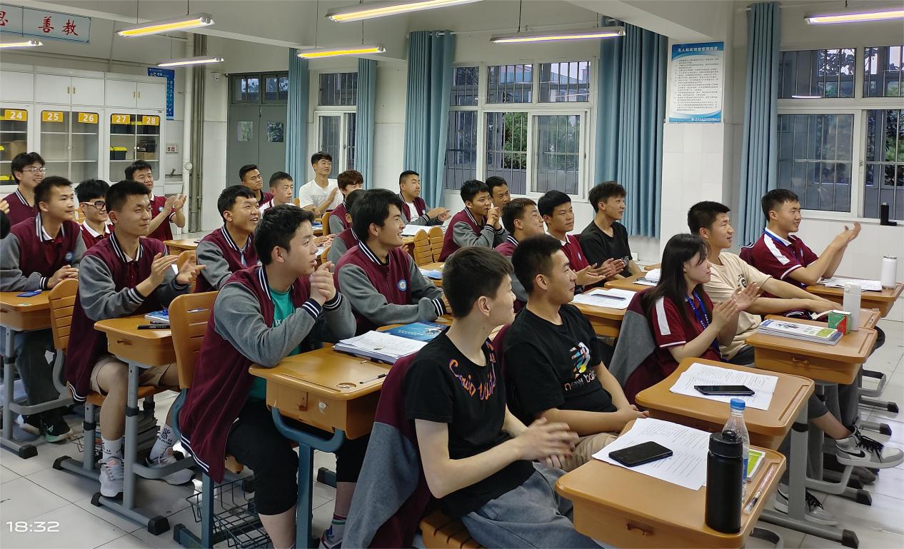 云端聚首话相思，视频互动共成长-21物联网青海班与万宝国老师视频连线活动_html_m433d1533.jpg