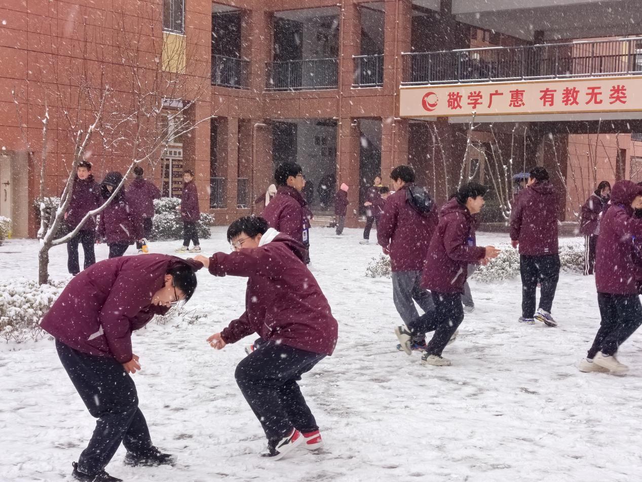 玩雪_html_m6f935efd.jpg