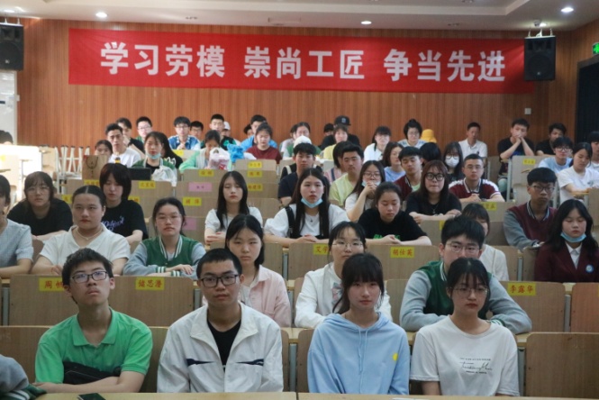 技能节通讯稿（改）_html_6b8ff2a7.jpg