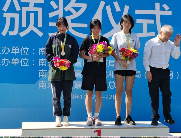 运动场上展风采_html_72907967.png