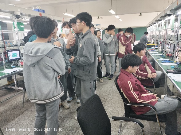 职业体验日(新闻稿)_html_m6c858ba.jpg