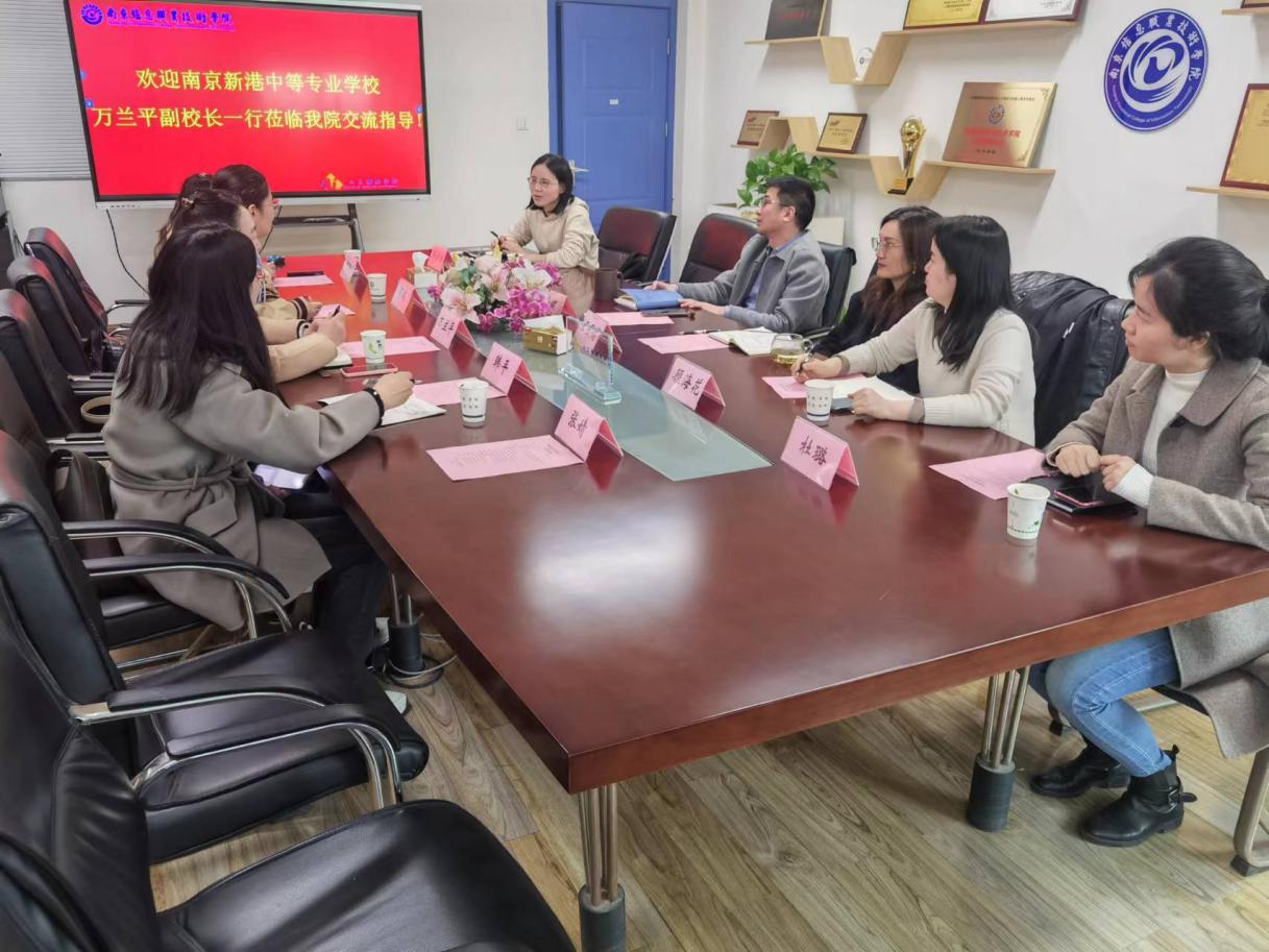 信息系 南信院参观新闻稿_html_m1e5c9d5c.jpg