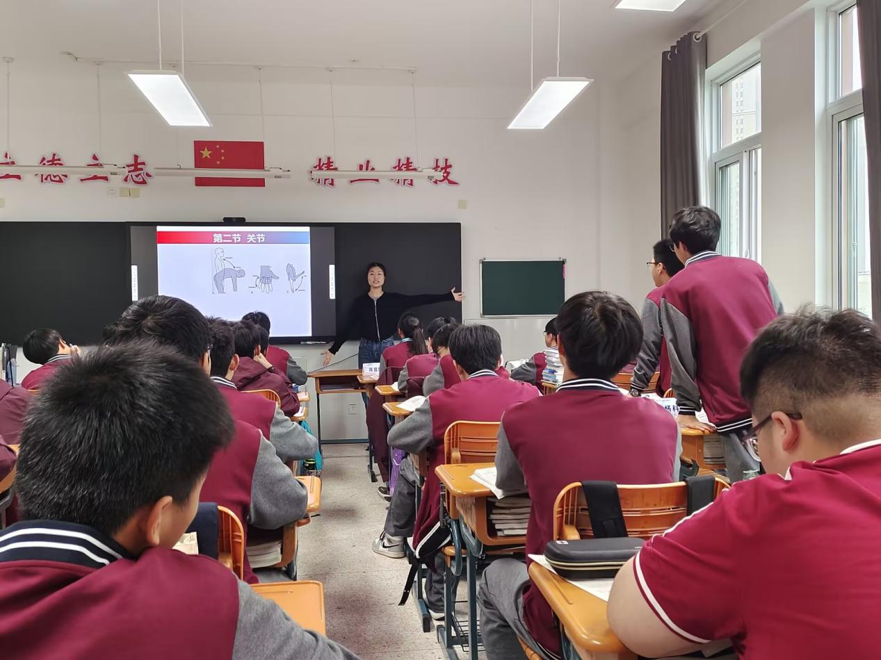 推门听课促成长 把脉课堂助提升_html_m20deb755.jpg