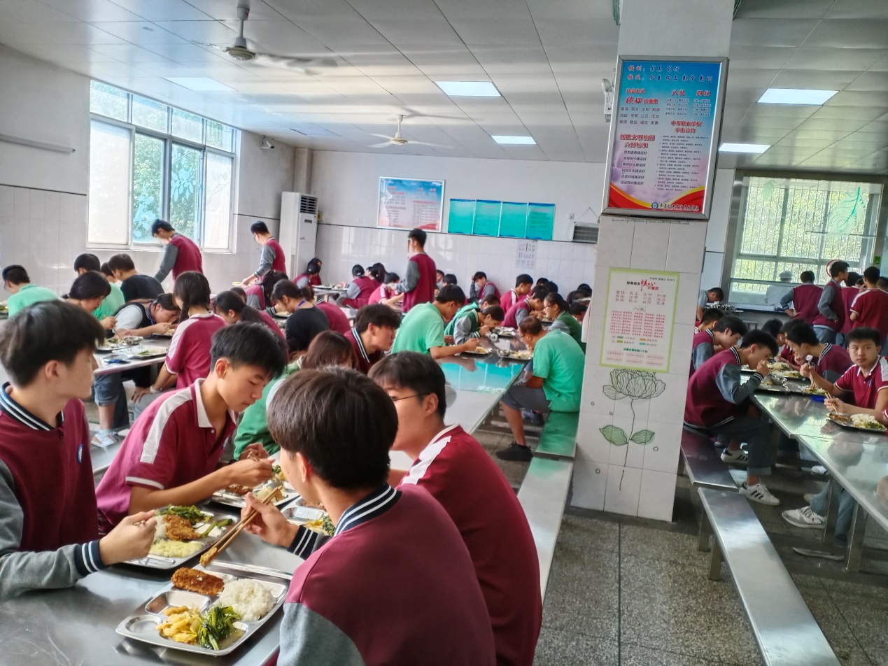 9月30日 新港中专迎接文明城市创建测评督导活动20210930_html_m71a7c472.jpg