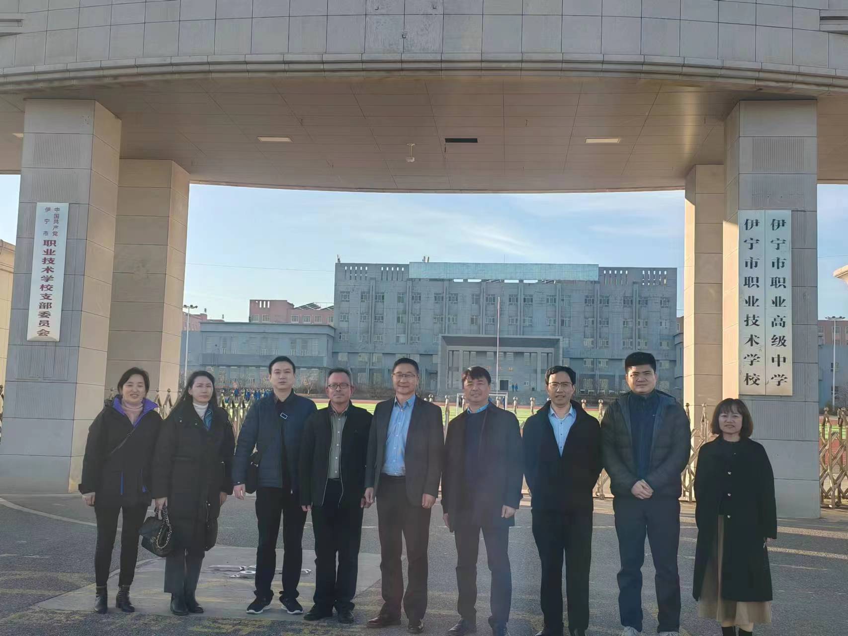 奔赴千里 共叙教育_html_18734e7c.jpg